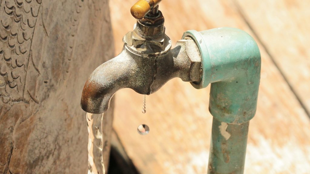 Carenza idrica nella città di Crotone per riparazione rete
